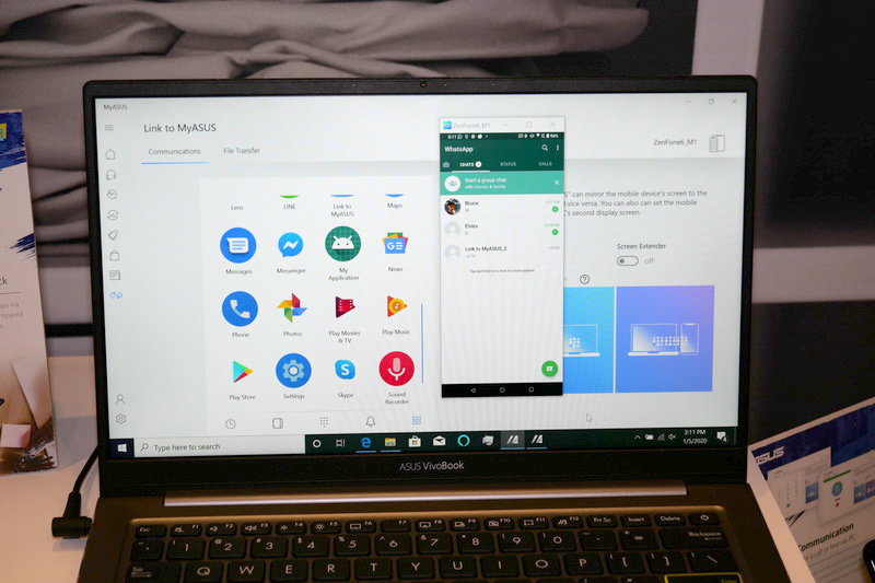 フルHD表示対応の14型ディスプレイを搭載