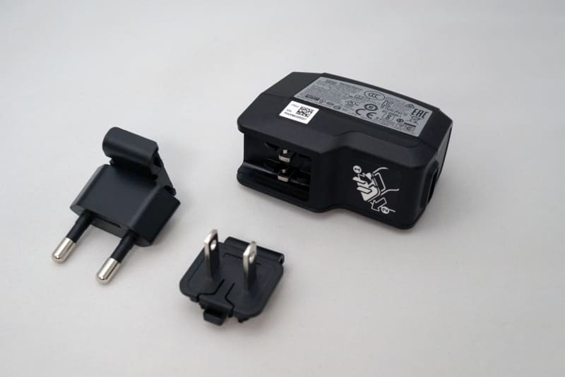 ACプラグヘッドとACアダプタ