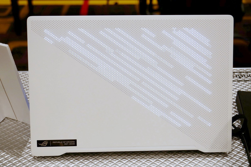 天板のLEDでは、文字や模様をアニメーション表示できる