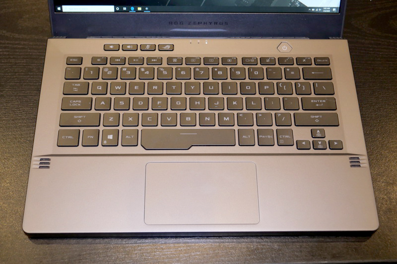 キーボードはアイソレーションタイプ