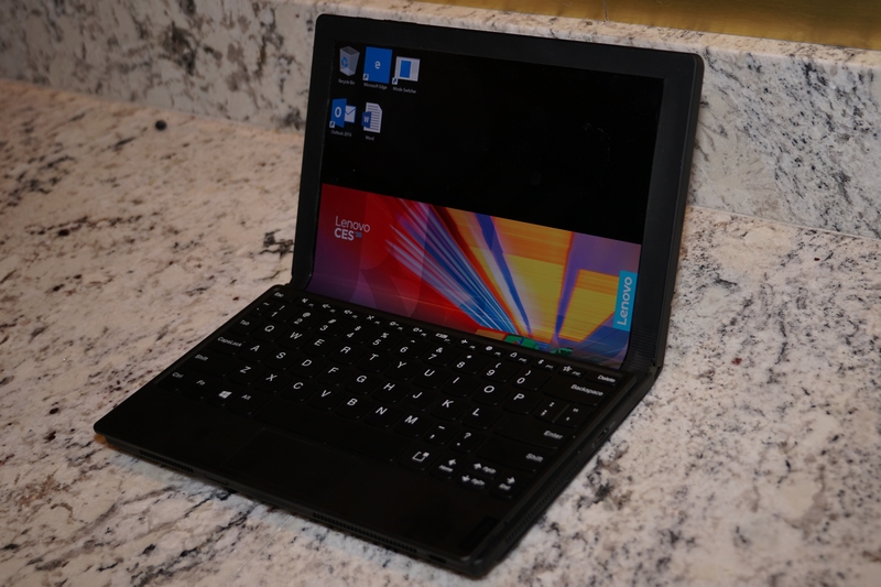 専用キーボードを載せたところ