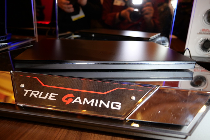 正面。高さは約19.8mmとなかなかの薄さだ