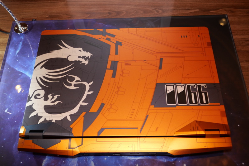 MSIのシンボルであるドラゴンのエンブレムとともに、近未来的なデザインが施されている