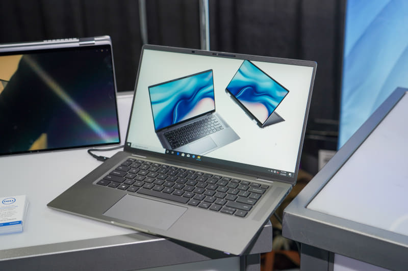 Latitude 9510のクラムシェル型