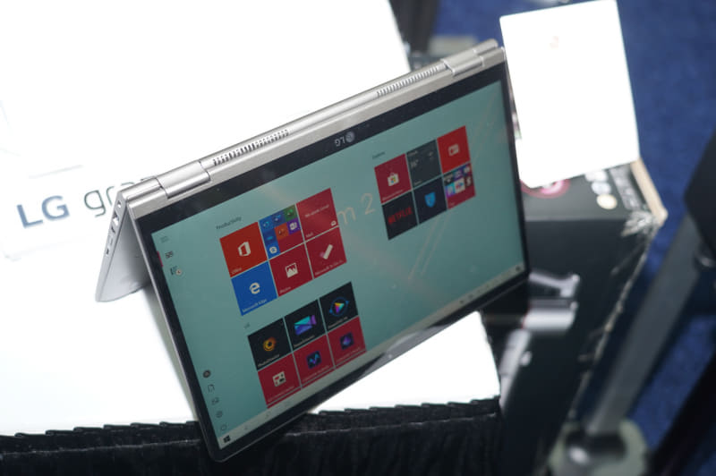 テントモードのLG gram 2-in-1 (14T90N)