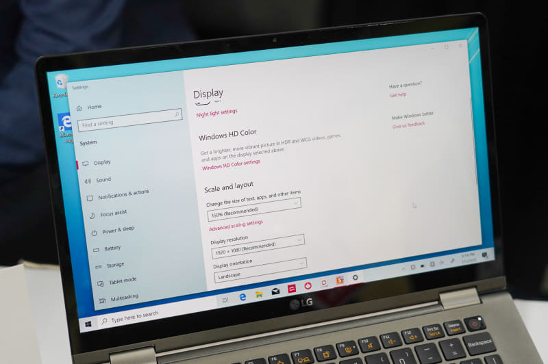 ディスプレイの解像度はフルHD