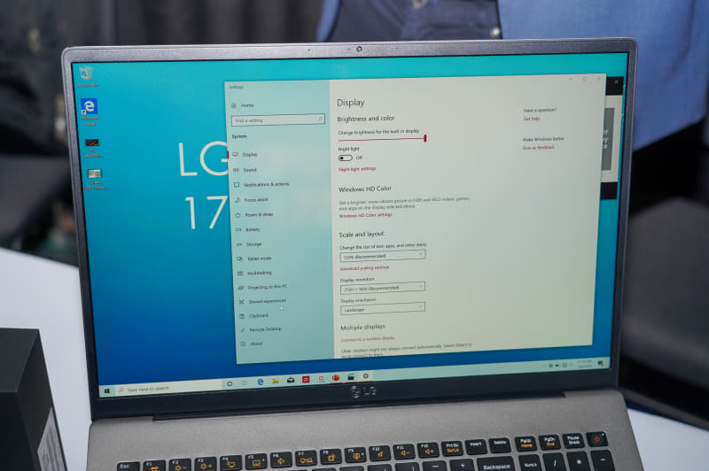 ディスプレイはWQHD