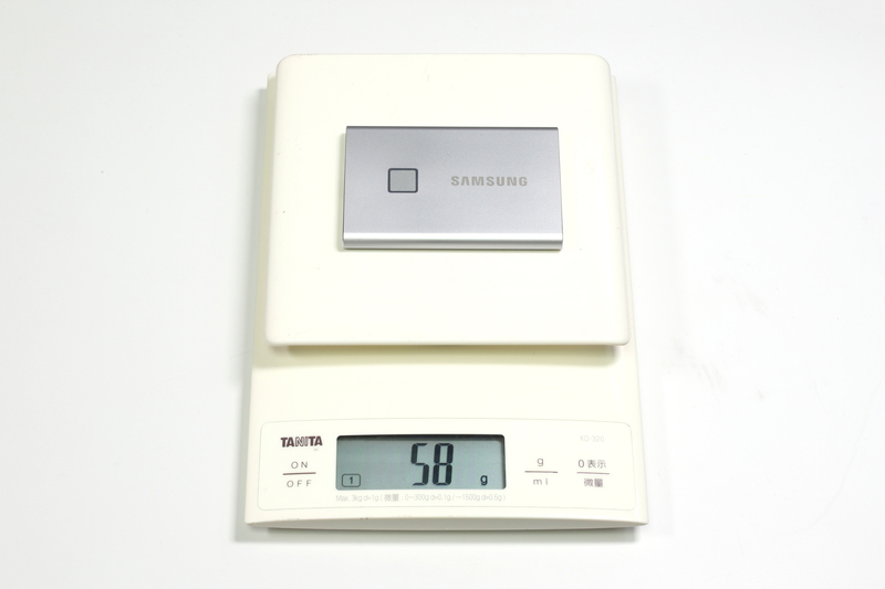 本体重量。実測でもスペック通りの58gだった
