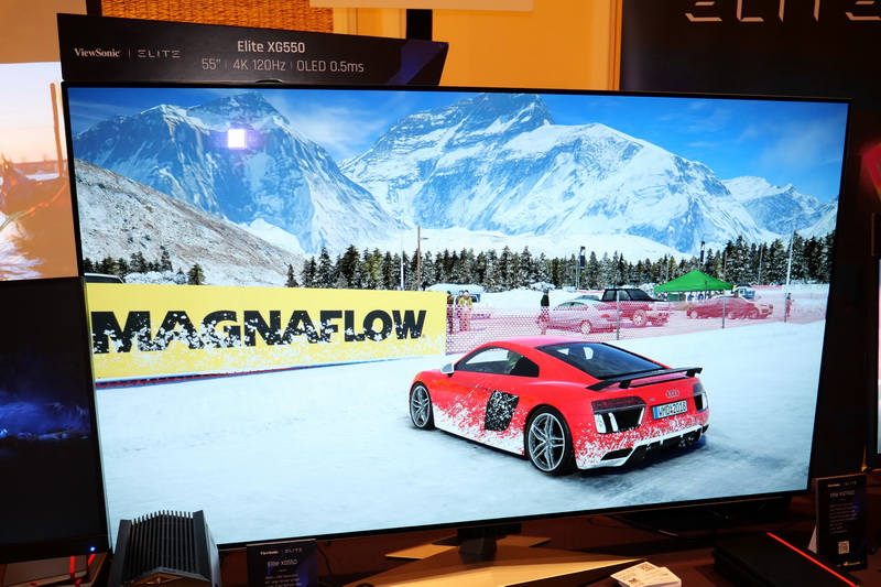 4K表示対応の有機ELパネルを採用。120Hz表示、応答速度0.5msと、ゲーミングディスプレイとして申し分ない仕様を備える