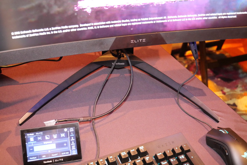 スタンドは逆V字型