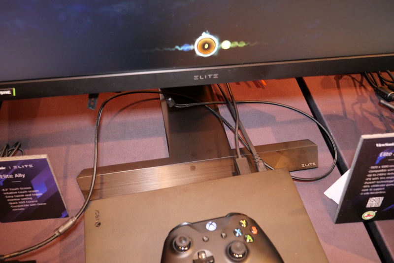 スタンドは逆T字型となる