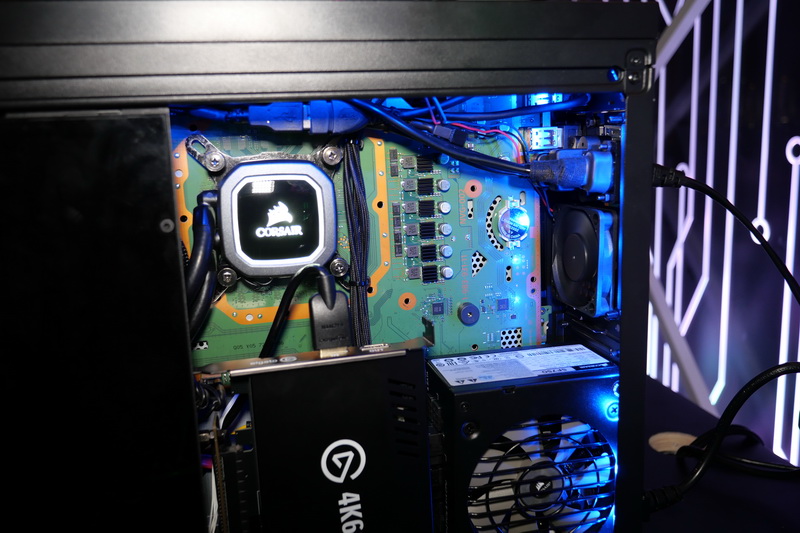 PlayStation 4も、もちろん水冷化されている