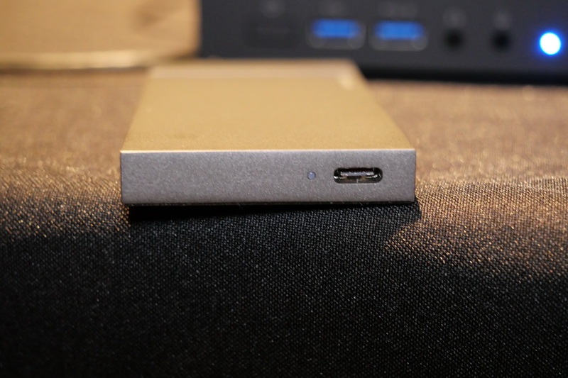 インターフェイスはUSB 3.2 Gen2 x2で、2GB/sの高速アクセスを実現