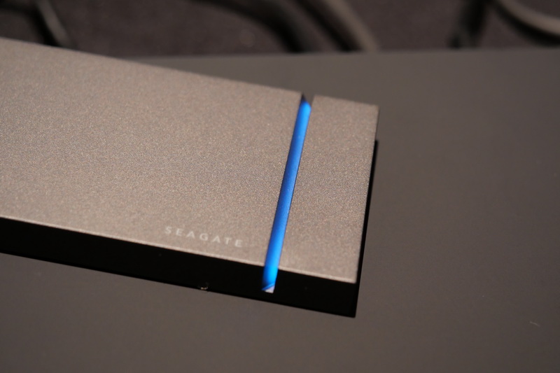 イルミネーションは発色や発光パターンを自由に変更できる