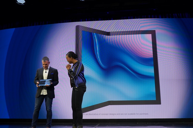 Concept Oriは、折り曲げ可能なOLEDパネルを採用している