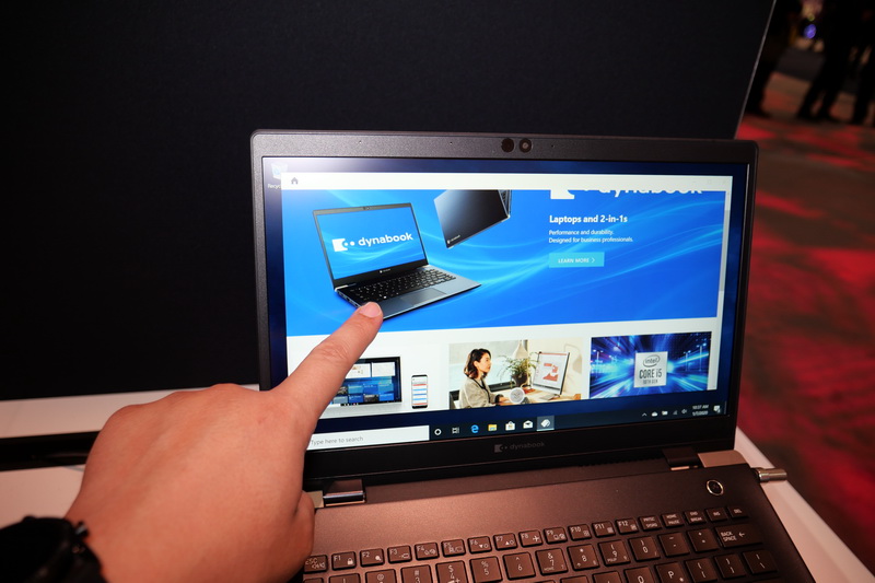 フルHDパネルではインセルタッチ仕様のタッチ対応モデルも用意される