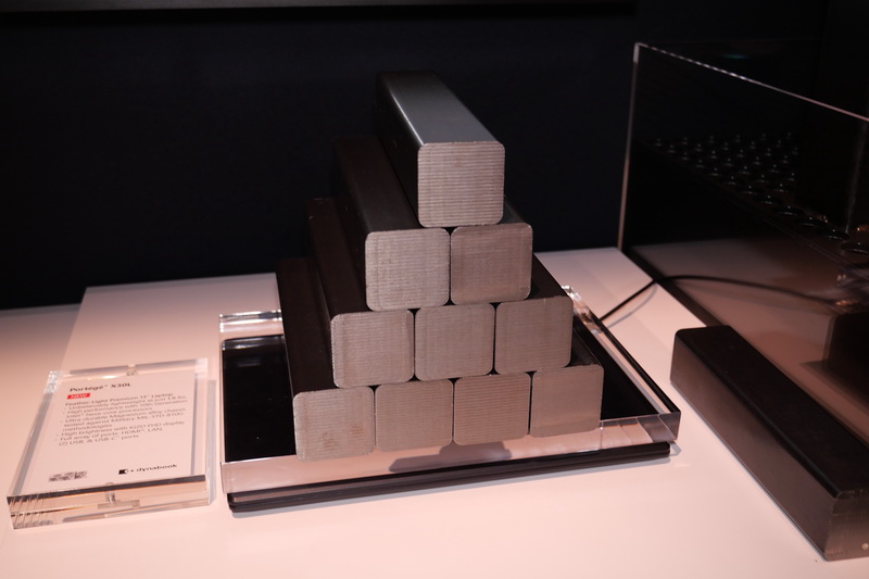 ブースでは40kg以上のおもりを乗せたデモも行ない、優れた堅牢性をアピール