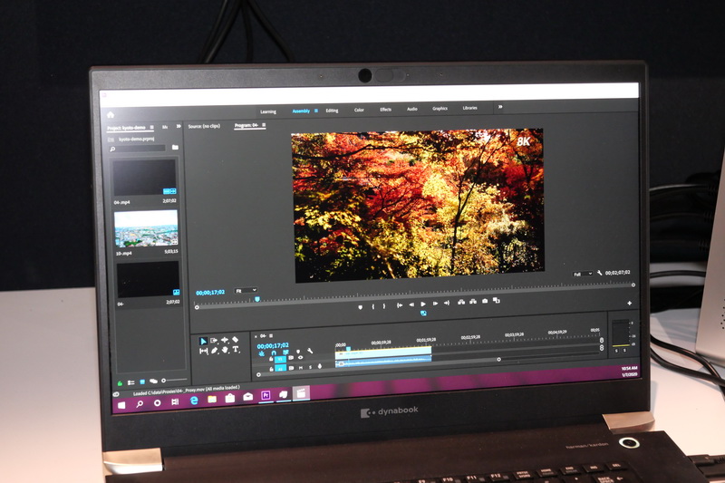 ディスプレイは4K表示対応の15.6型液晶。実際にAdobe Premiereを利用して8K動画の編集作業をデモしていた