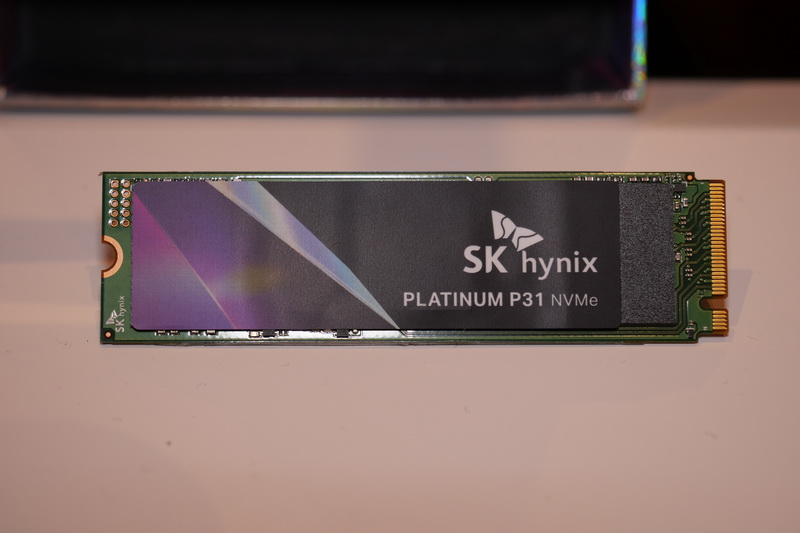 フラグシップモデルの「Platinum P31 NVMe」。自社製の128層3D NANDとSSDコントローラを採用し、トップクラスの性能を実現。容量は2TB