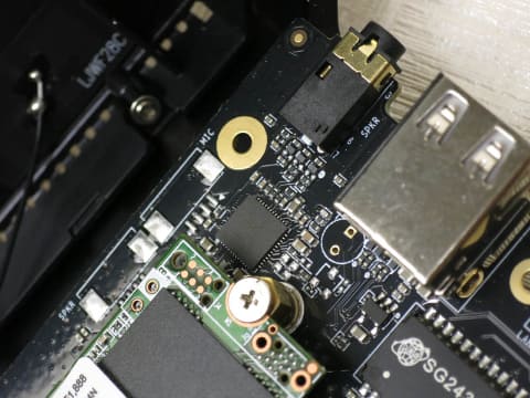 Hothotレビュー】ファンレスで無音の小型デスクトップ「CHUWI HeroBox