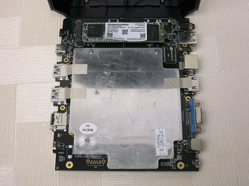 マザーボードを取り出したところ