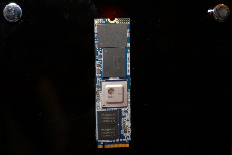 PCIe 4.0対応SSDコンセプトモデル「INDIGO」。こちらもSAGE同様の高性能モデルだ