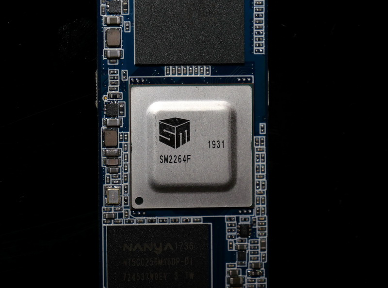 SSDコントローラはSillicon Motionの「SM2264」を採用