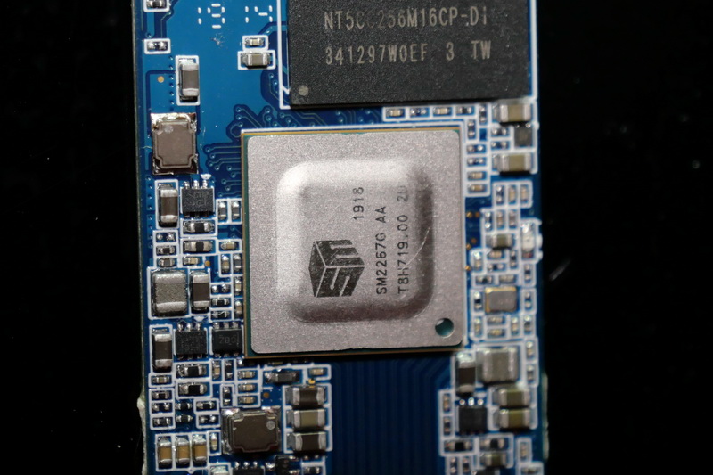 こちらはSSDコントローラにSillicon Motionの「SM2267」を採用