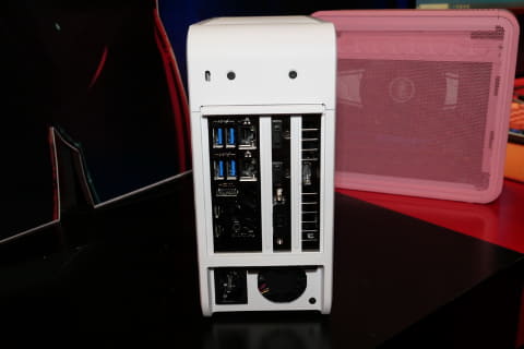 ADATA、Intel共同開発の小型デスクトップPCやノートPCを展示 ～入力