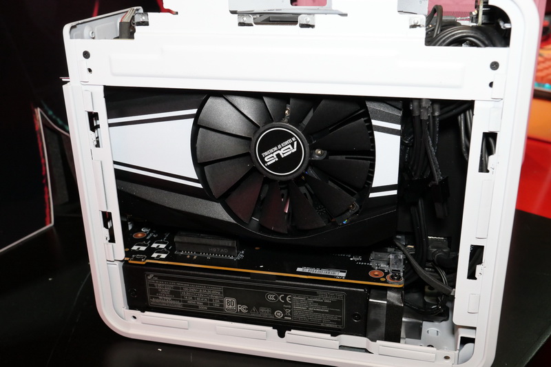 長さ約203mmのビデオカードを装着可能