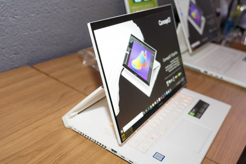 新しいイーゼルヒンジ