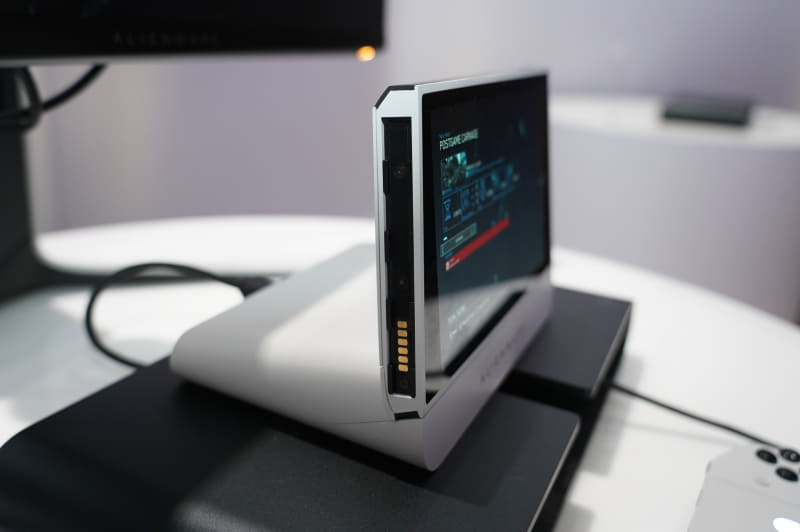 コントローラを分離して利用するモードでは、TVに出力するデモも行なわれていた