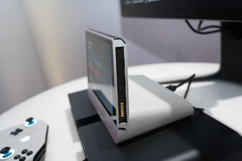 コントローラを分離して利用するモードでは、TVに出力するデモも行なわれていた