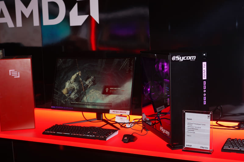 AMDのブースに展示された日本のサイコムのRyzen Threadripper 3970X/Radeon RX 5700 XT搭載デスクトップPC