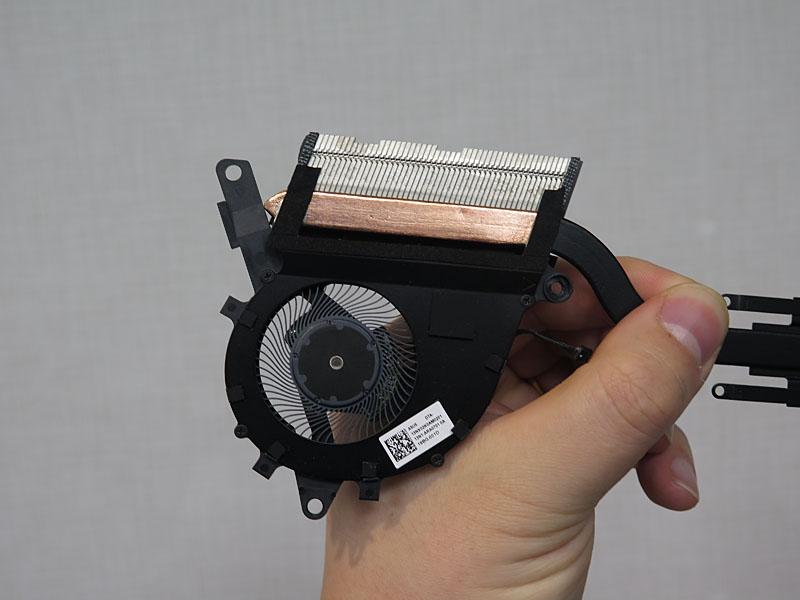 実際の冷却ユニット。ZenBookと同様Delta製であった
