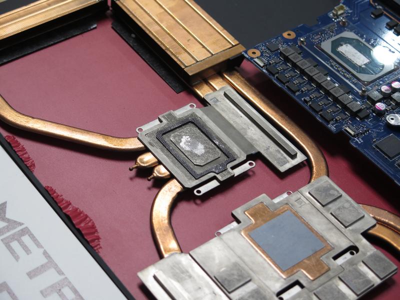 グリスと比較して液体金属はCPUへの塗布が難しいが、均一に塗布する機械を開発したことにより実現したという。ただ、Zephyrus G14で液体金属が採用されているかどうかは不明である