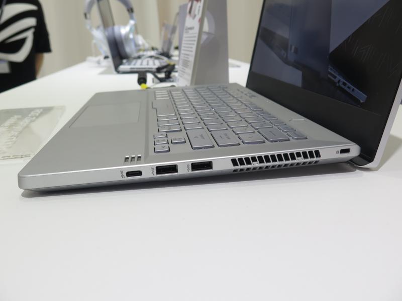 右側面のインターフェイス