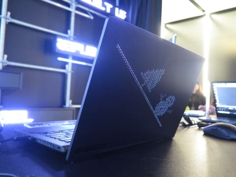 GeForce RTX 2060搭載で1.6kg。「Zephyrus G14」のRyzenは特注品だった