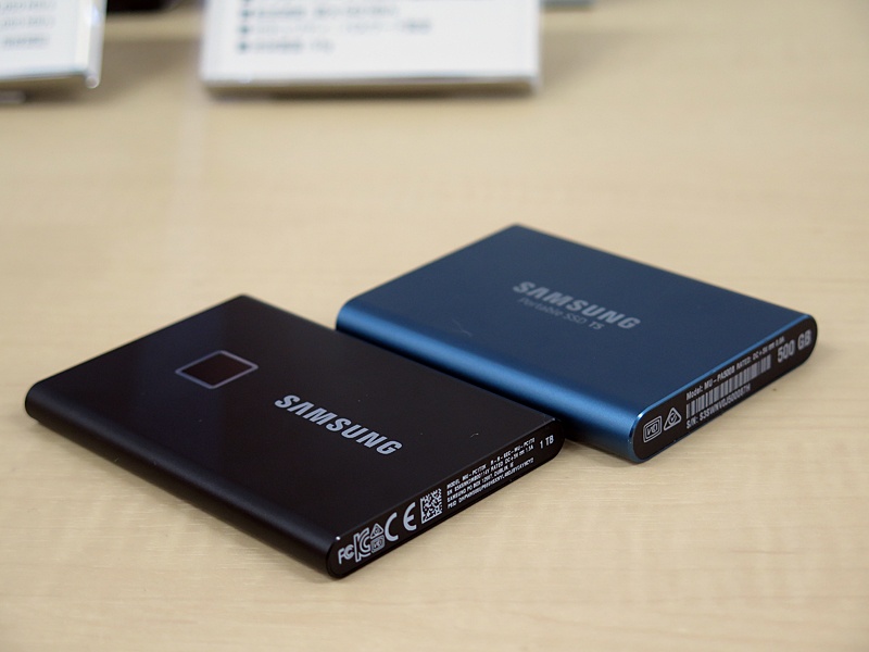 Samsung Portable SSD T5(右)との比較