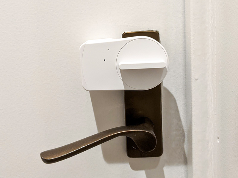 枠と干渉して垂直には取りつけできなかったので、横向きにした