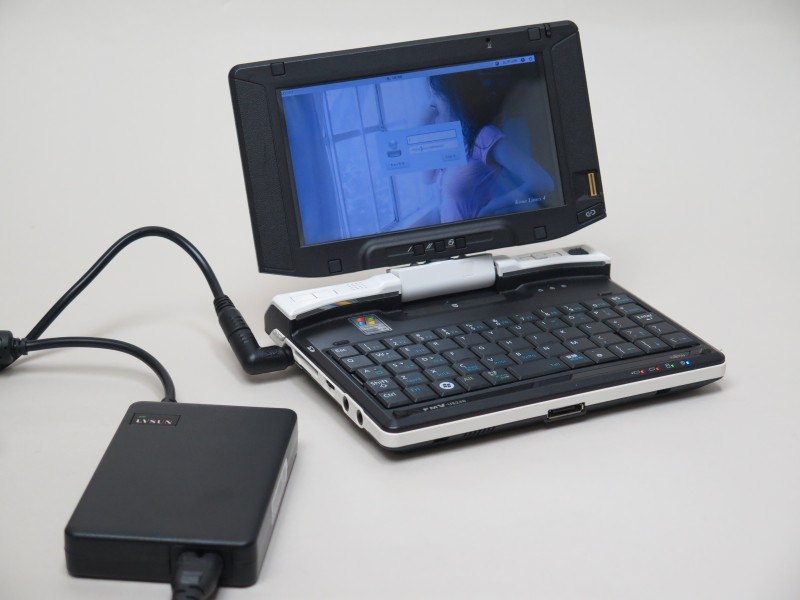 16VのLIFEBOOK FMV-U8240でも、19Vで駆動できた