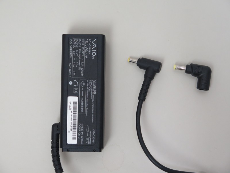 VAIOのACアダプタは電圧が10.5Vとやや特殊だが、LS-PAB90S-2Uで代用可能だ