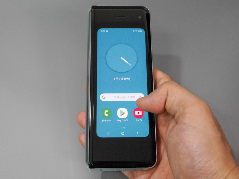 折りたたんだ状態。かなりスリムで驚かされる