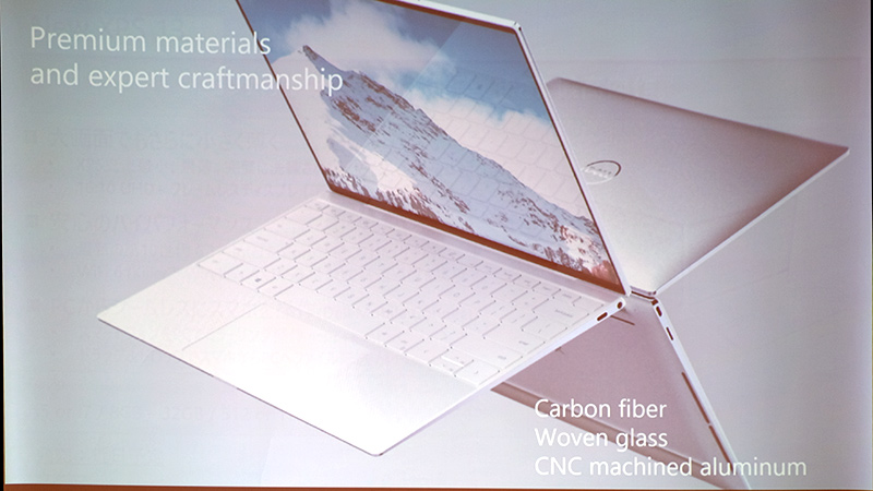 CNC削り出しのアルミ筐体とカーボンファイバーまたはグラスファイバー採用のパームレスト