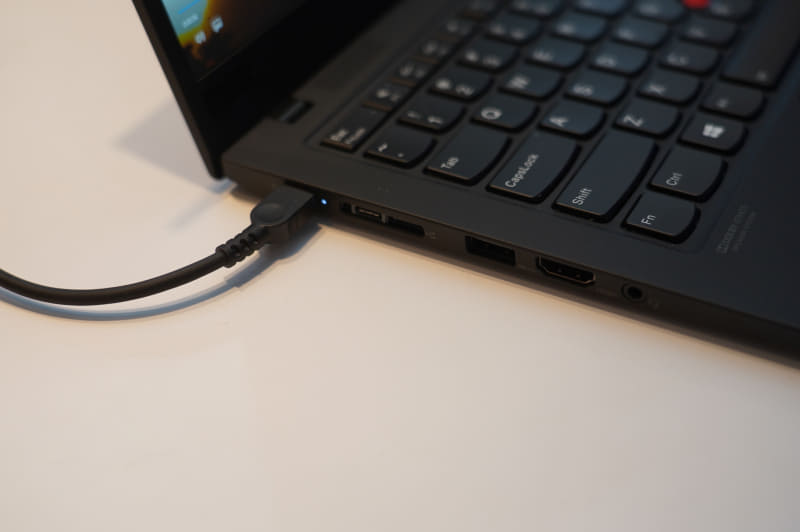 ThinkPad X1 Carbon Gen 8の左右ポート