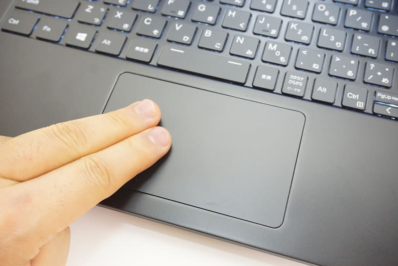 タッチパッドはマルチタッチ操作にも対応