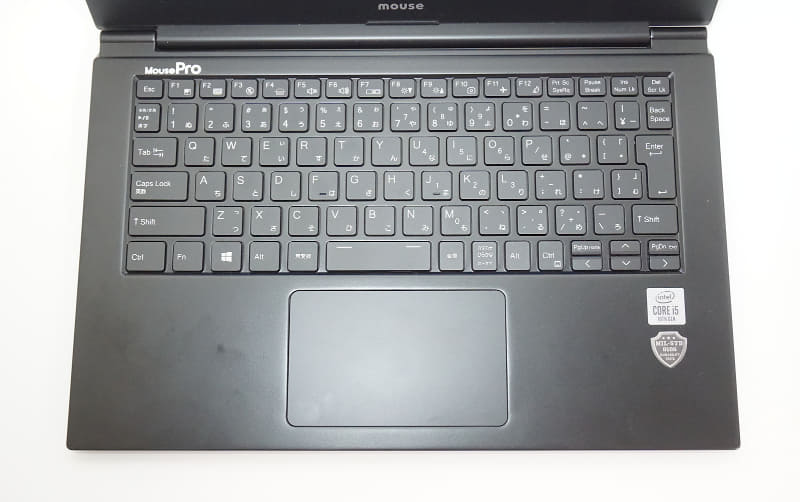 キーボードはキーピッチが19mmの浮き石タイプ