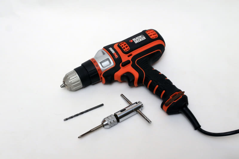 穴あけ工具もあると便利だけど趣味の工作ならマストじゃない