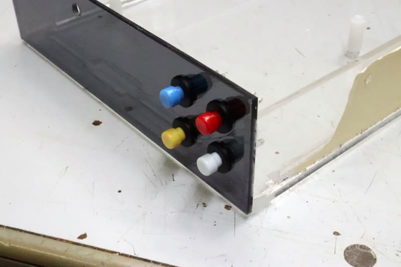 スイッチ類もパネルに取りつけ