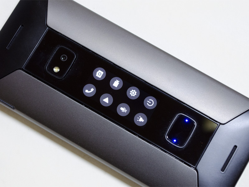 1.91型タッチOLED(2/4)。メニュー(横スワイプもできる)